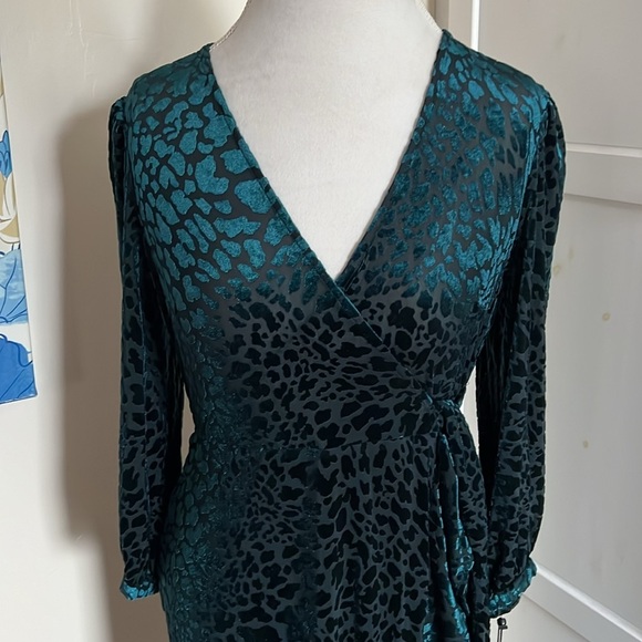 Calvin Klein Dark Green Burnout Velvet Faux Wrap Dress with Flounce Hem - NWT 8 - Picture 5 of 15